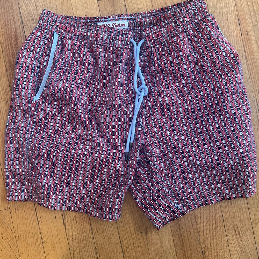 Men’s swuit suit medium. Red pattern